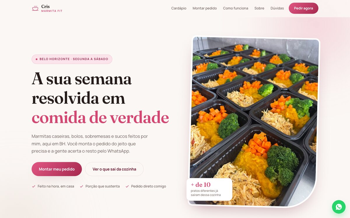Topo do site da Cris Marmita Fit: t&iacute;tulo em rosa sobre fundo creme e a foto de marmitas com frango e pur&ecirc; de ab&oacute;bora ao lado.